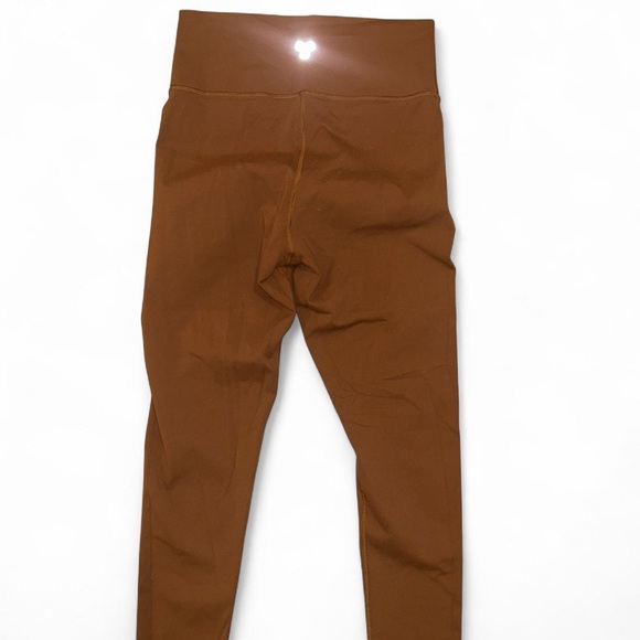 TnAction
TnaSLICK™ Rib Atmosphere Hi-Rise Legging - Picture 6 of 6